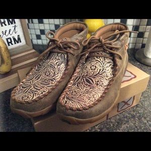twisted x women's embossed floral driving mocs